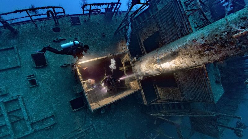 Wreck dive